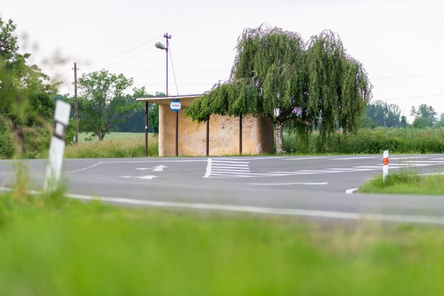 Autobusová zastávka u Podhůry může být nově kulturní památkou | foto: Honza Ptáček,  Český rozhlas