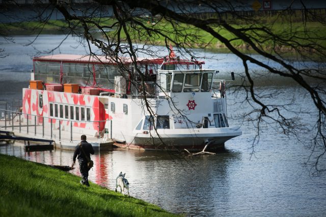 První cestující se svezou na lodi Arnošt až na konci léta | foto: Tomáš Kubelka,  město Pardubice