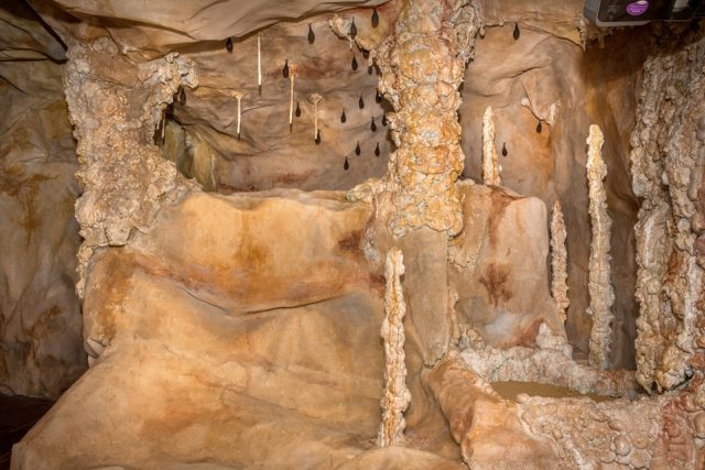 Přímo pod věží pardubického zámku vznikla jeskyně | foto: Východočeské muzeum v Pardubicích