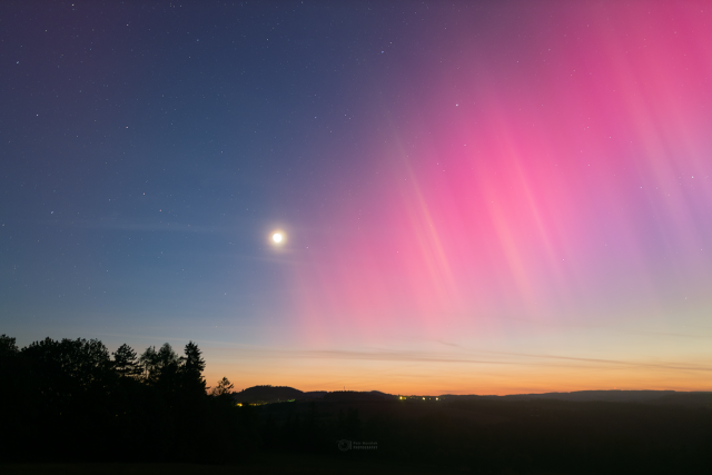 Polární záře jak ji zachytil astrofotograf Petr Horálek u Záhořic na Karlovarsku 11. května 2024 | foto: Petr Horálek,  Fyzikální ústav v Opavě