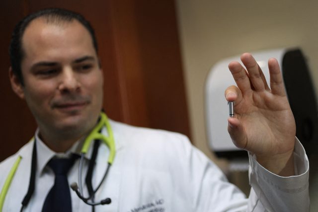 První bezdrátový kardiostimulátor Micra TPS implantovali lékaři v Miami na Floridě v roce 2016 | foto: Profimedia