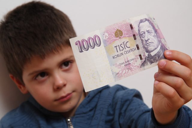 Díte a peníze,  tisícovka | foto: Profimedia