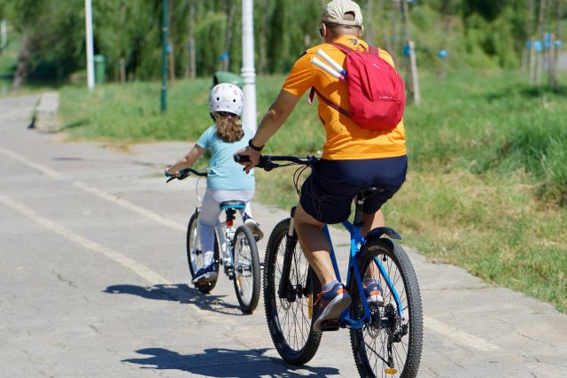 Pokud jedete s dětmi,  přizpůsobte trasu podle jejich možností | foto: Pixabay,  Licence Pixabay