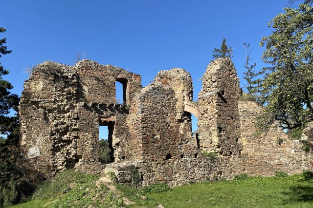 Zbytky hradu Žumberk,  který postavili ve 13. století | foto: Šárka Rusnáková,  Český rozhlas