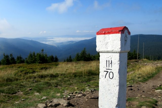 Cesta k vrcholu Králického Sněžníku směrem od polské chaty Schronisko | foto: Tereza Brázdová,  Český rozhlas