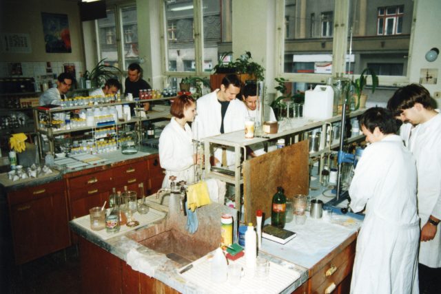 Laboratoř chemie VŠCHT na nám Čs. legií v 70. letech 20. století | foto: Univerzita Pardubice