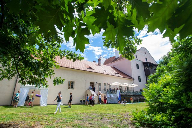 Komunitní uprchlické centrum Kalyna původně vzniklo z dobrovolnické iniciativy ve spolupráci s Krajskou knihovnou Pardubice  (červenec 2022) | foto: Josef Vostárek,  ČTK