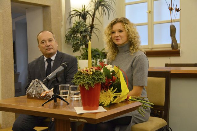 Kateřinu Siniakovou,  letošní dvojnásobnou vítězku Grand Slamu,  přijal primátor Hradce Králové Alexandr Hrabálek | foto: Martin Černý