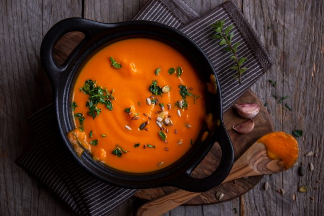 Báječnou polévku připravíte z máslové dýně i dýně hokaido | foto: Profimedia
