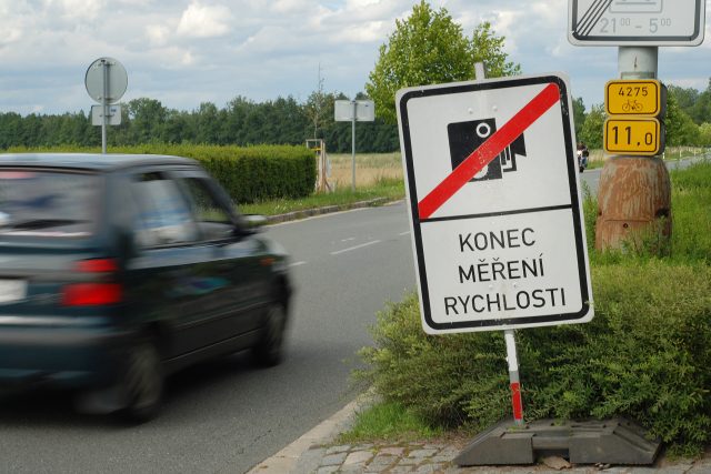Měření rychlosti v obci  (ilustrační foto) | foto: Honza Ptáček,  Český rozhlas
