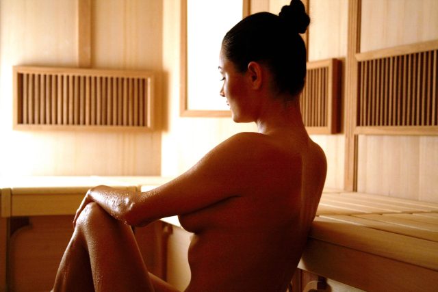 Nahá žena,  sauna,  saunování,  wellness,  nahota | foto: Fotobanka Profimedia